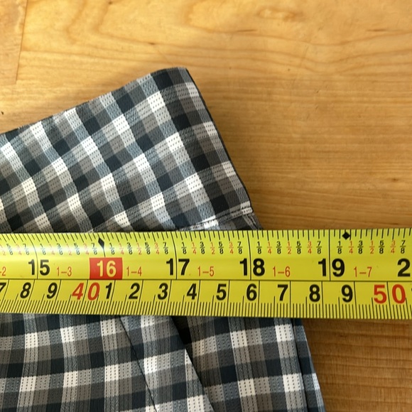 Nike Golf women’s plaid Bermuda length golf shorts size 12 - Picture 13 of 15